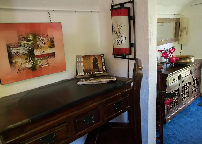 Crazy Lounge فندق