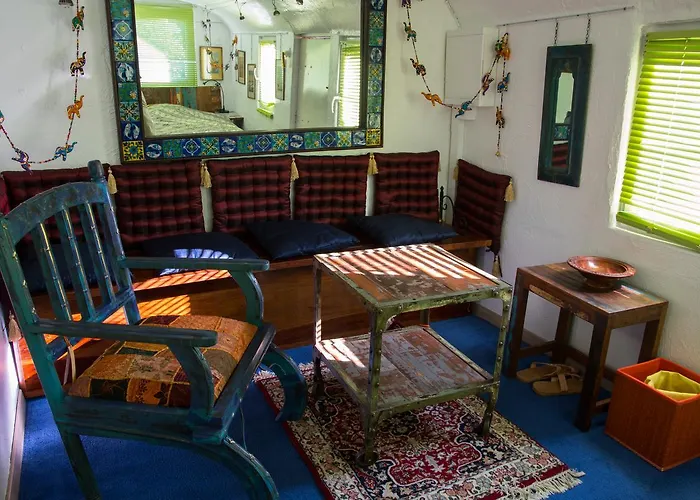 Crazy Lounge 2* إيغل