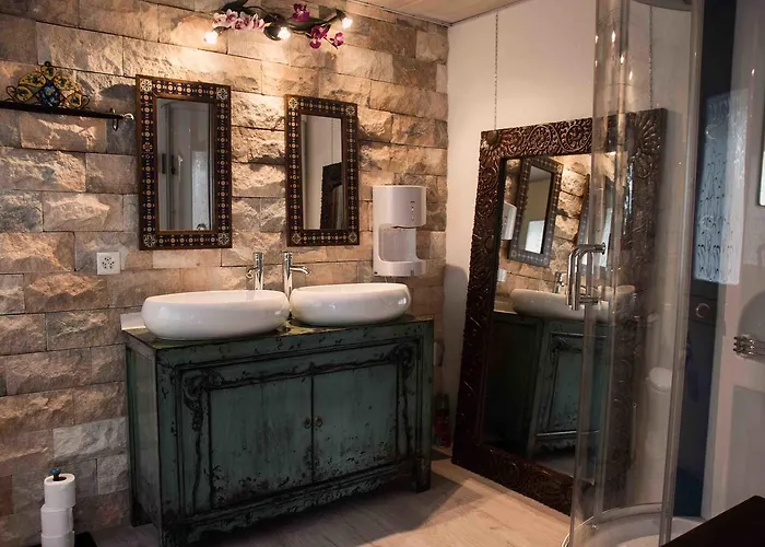 Ξενοδοχείο Crazy Lounge 2*