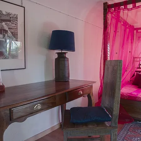 Crazy Lounge Bed and Breakfast Aigle